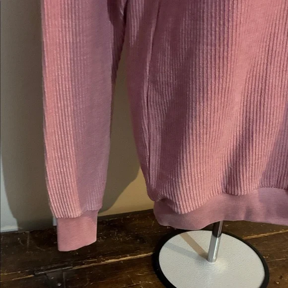 All Cloud Women's Pink corduroy Long Sleeve Top NWT Florida - Picture 4 of 11